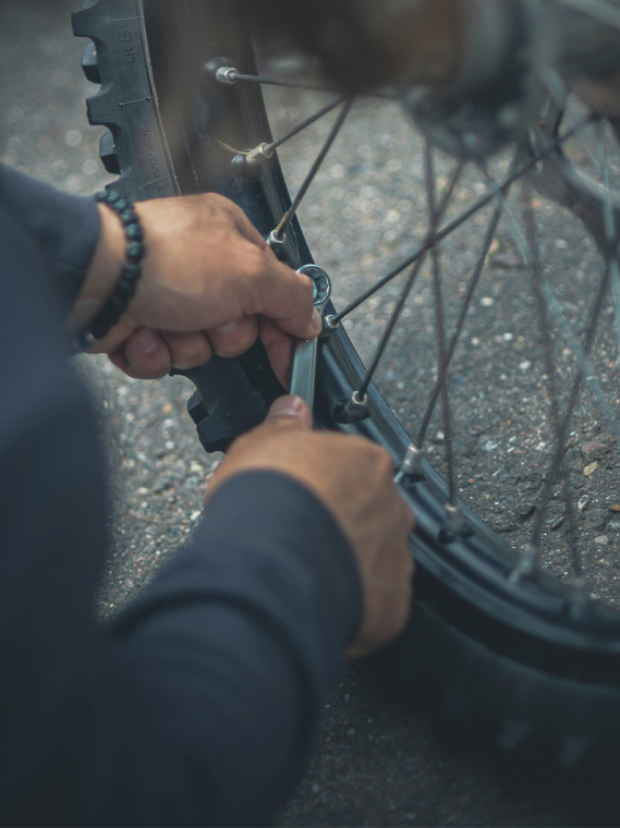 How to replace a punctured bike tyre tube