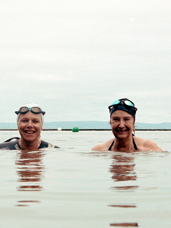Open water swimming. A way to strengthen relationships.