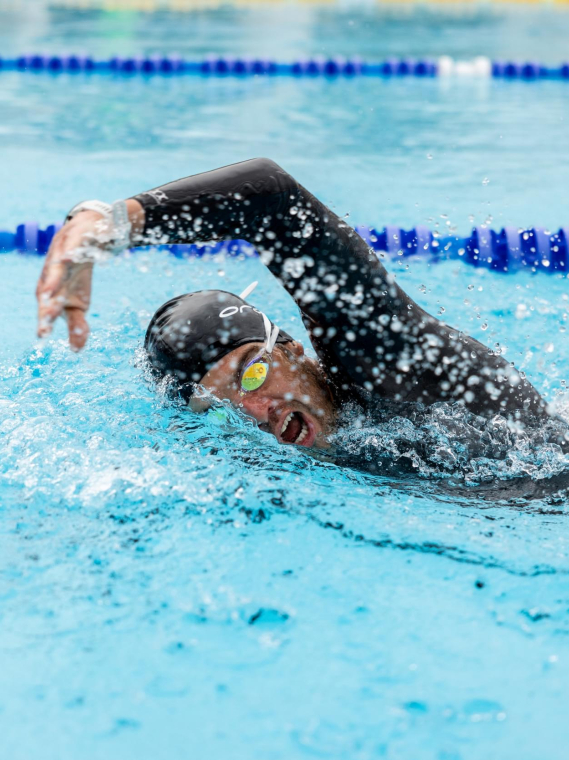 Kälteres Wasser im Schwimmbad: Die richtige Ausrüstung